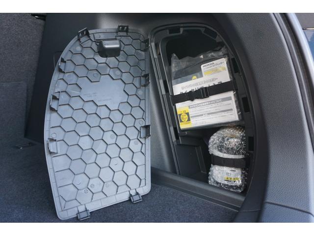 ヴェゼル ｅ：ＨＥＶＺ　デモカーアップ・ＨｏｎｄａＳＥＮＳＩＮＧ・ブラインドスポットインフォメーション・アダプティブドライビングビーム（ＡＤＢ）・ＨｏｎｄａＣＯＮＮＥＣＴディスプレー＋ＥＴＣ２．０車載器＋ワイヤレス充電（51枚目）