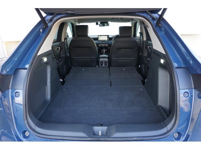 ヴェゼル ｅ：ＨＥＶＺ　デモカーアップ・ＨｏｎｄａＳＥＮＳＩＮＧ・ブラインドスポットインフォメーション・アダプティブドライビングビーム（ＡＤＢ）・ＨｏｎｄａＣＯＮＮＥＣＴディスプレー＋ＥＴＣ２．０車載器＋ワイヤレス充電（54枚目）