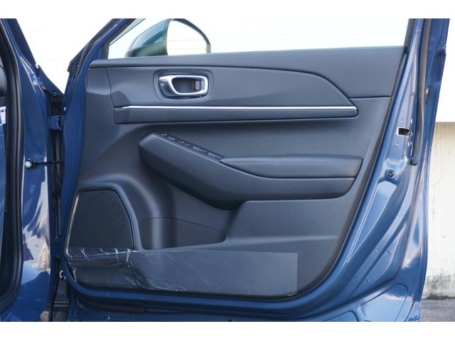 ヴェゼル ｅ：ＨＥＶＺ　デモカーアップ・ＨｏｎｄａＳＥＮＳＩＮＧ・ブラインドスポットインフォメーション・アダプティブドライビングビーム（ＡＤＢ）・ＨｏｎｄａＣＯＮＮＥＣＴディスプレー＋ＥＴＣ２．０車載器＋ワイヤレス充電（66枚目）