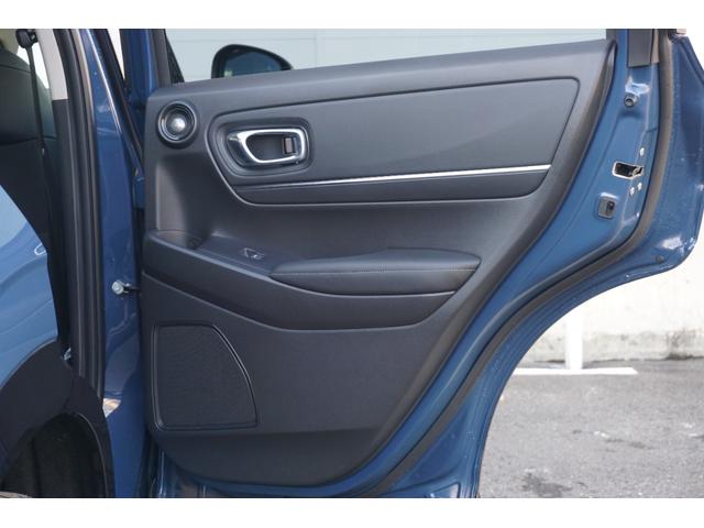 ヴェゼル ｅ：ＨＥＶＺ　デモカーアップ・ＨｏｎｄａＳＥＮＳＩＮＧ・ブラインドスポットインフォメーション・アダプティブドライビングビーム（ＡＤＢ）・ＨｏｎｄａＣＯＮＮＥＣＴディスプレー＋ＥＴＣ２．０車載器＋ワイヤレス充電（67枚目）