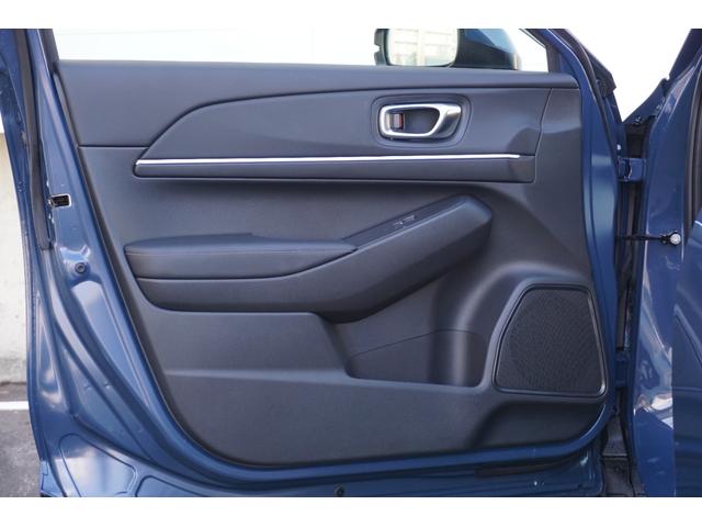 ヴェゼル ｅ：ＨＥＶＺ　デモカーアップ・ＨｏｎｄａＳＥＮＳＩＮＧ・ブラインドスポットインフォメーション・アダプティブドライビングビーム（ＡＤＢ）・ＨｏｎｄａＣＯＮＮＥＣＴディスプレー＋ＥＴＣ２．０車載器＋ワイヤレス充電（68枚目）