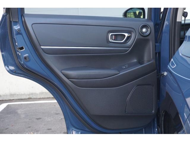 ヴェゼル ｅ：ＨＥＶＺ　デモカーアップ・ＨｏｎｄａＳＥＮＳＩＮＧ・ブラインドスポットインフォメーション・アダプティブドライビングビーム（ＡＤＢ）・ＨｏｎｄａＣＯＮＮＥＣＴディスプレー＋ＥＴＣ２．０車載器＋ワイヤレス充電（69枚目）