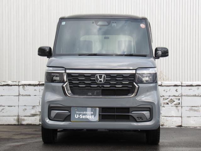 Ｎ－ＢＯＸカスタム コーディネートスタイル　試乗車ＵＰ／運転席＆助手席シートヒーター／コンビニフック付シートバックテーブル（運転席＆助手席）／オートリトラミラー／左右独立式リアセンターアームレスト／グレーステッチ本革巻ステアリングホイール（2枚目）