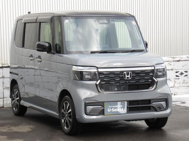 Ｎ－ＢＯＸカスタム コーディネートスタイル　試乗車ＵＰ／運転席＆助手席シートヒーター／コンビニフック付シートバックテーブル（運転席＆助手席）／オートリトラミラー／左右独立式リアセンターアームレスト／グレーステッチ本革巻ステアリングホイール（3枚目）