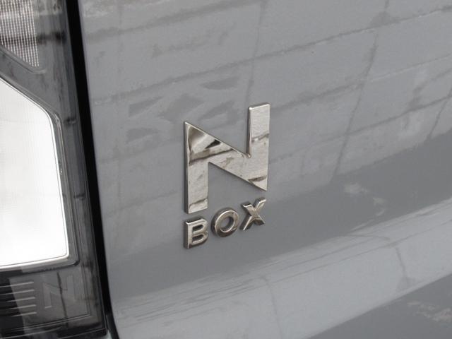 Ｎ－ＢＯＸカスタム コーディネートスタイル　試乗車ＵＰ／運転席＆助手席シートヒーター／コンビニフック付シートバックテーブル（運転席＆助手席）／オートリトラミラー／左右独立式リアセンターアームレスト／グレーステッチ本革巻ステアリングホイール（9枚目）