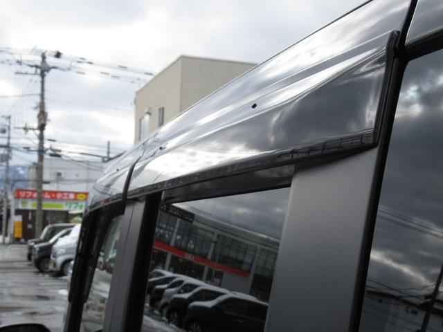 Ｎ－ＢＯＸカスタム コーディネートスタイル　試乗車ＵＰ／運転席＆助手席シートヒーター／コンビニフック付シートバックテーブル（運転席＆助手席）／オートリトラミラー／左右独立式リアセンターアームレスト／グレーステッチ本革巻ステアリングホイール（10枚目）