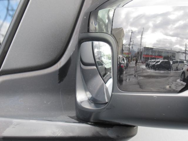 Ｎ－ＢＯＸカスタム コーディネートスタイル　試乗車ＵＰ／運転席＆助手席シートヒーター／コンビニフック付シートバックテーブル（運転席＆助手席）／オートリトラミラー／左右独立式リアセンターアームレスト／グレーステッチ本革巻ステアリングホイール（12枚目）