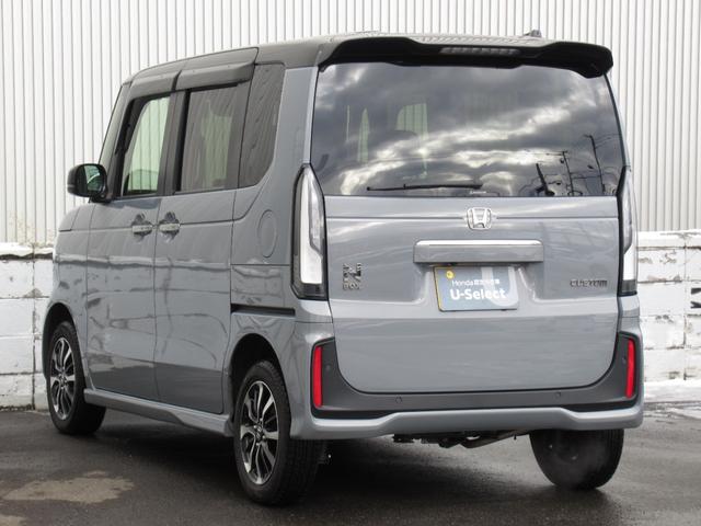Ｎ－ＢＯＸカスタム コーディネートスタイル　試乗車ＵＰ／運転席＆助手席シートヒーター／コンビニフック付シートバックテーブル（運転席＆助手席）／オートリトラミラー／左右独立式リアセンターアームレスト／グレーステッチ本革巻ステアリングホイール（15枚目）