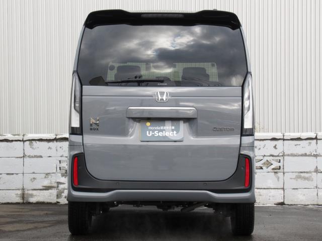 Ｎ－ＢＯＸカスタム コーディネートスタイル　試乗車ＵＰ／運転席＆助手席シートヒーター／コンビニフック付シートバックテーブル（運転席＆助手席）／オートリトラミラー／左右独立式リアセンターアームレスト／グレーステッチ本革巻ステアリングホイール（17枚目）