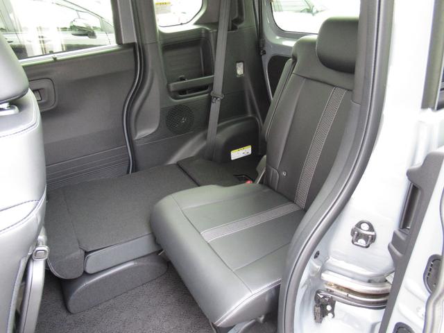 Ｎ－ＢＯＸカスタム コーディネートスタイル　試乗車ＵＰ／運転席＆助手席シートヒーター／コンビニフック付シートバックテーブル（運転席＆助手席）／オートリトラミラー／左右独立式リアセンターアームレスト／グレーステッチ本革巻ステアリングホイール（26枚目）