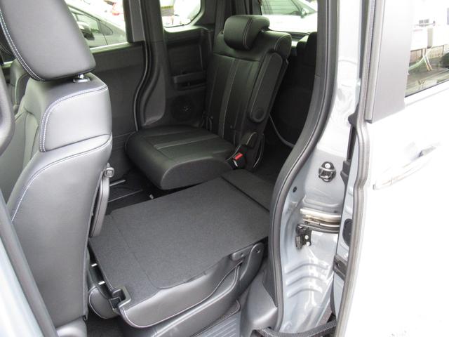 Ｎ－ＢＯＸカスタム コーディネートスタイル　試乗車ＵＰ／運転席＆助手席シートヒーター／コンビニフック付シートバックテーブル（運転席＆助手席）／オートリトラミラー／左右独立式リアセンターアームレスト／グレーステッチ本革巻ステアリングホイール（31枚目）