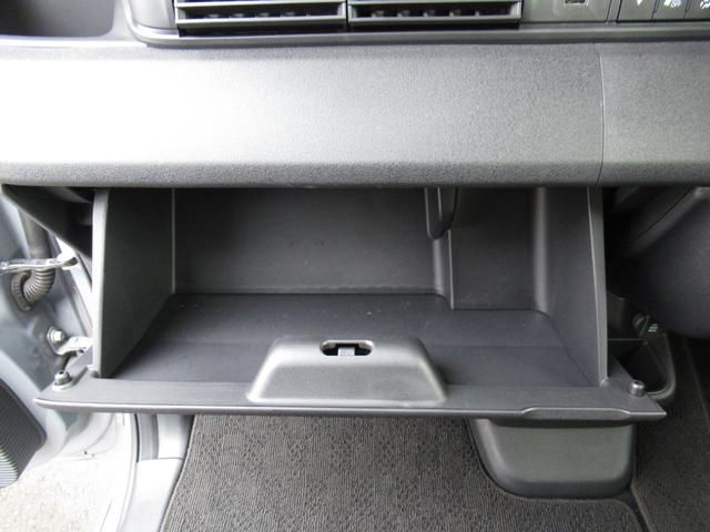 Ｎ－ＢＯＸカスタム コーディネートスタイル　試乗車ＵＰ／運転席＆助手席シートヒーター／コンビニフック付シートバックテーブル（運転席＆助手席）／オートリトラミラー／左右独立式リアセンターアームレスト／グレーステッチ本革巻ステアリングホイール（40枚目）