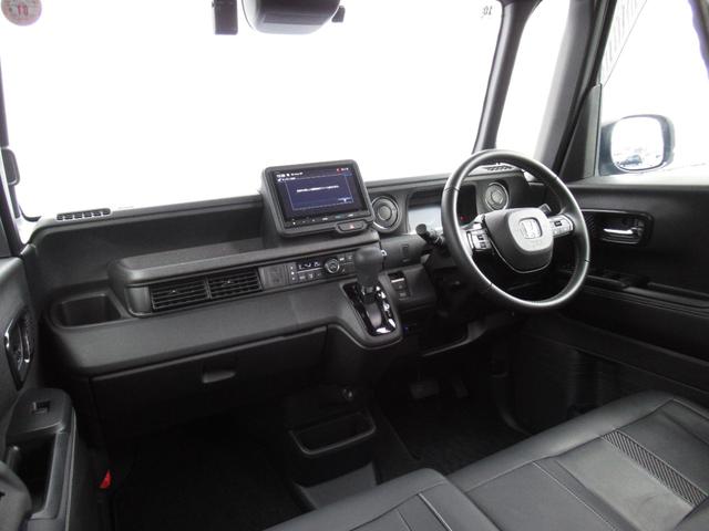 Ｎ－ＢＯＸカスタム コーディネートスタイル　試乗車ＵＰ／運転席＆助手席シートヒーター／コンビニフック付シートバックテーブル（運転席＆助手席）／オートリトラミラー／左右独立式リアセンターアームレスト／グレーステッチ本革巻ステアリングホイール（49枚目）