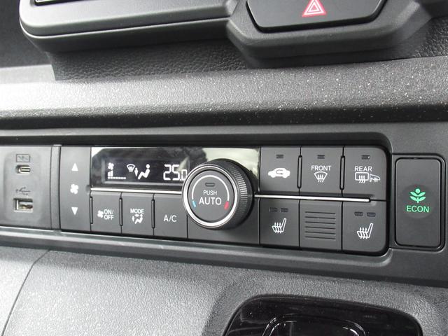 Ｎ－ＢＯＸカスタム コーディネートスタイル　試乗車ＵＰ／運転席＆助手席シートヒーター／コンビニフック付シートバックテーブル（運転席＆助手席）／オートリトラミラー／左右独立式リアセンターアームレスト／グレーステッチ本革巻ステアリングホイール（70枚目）