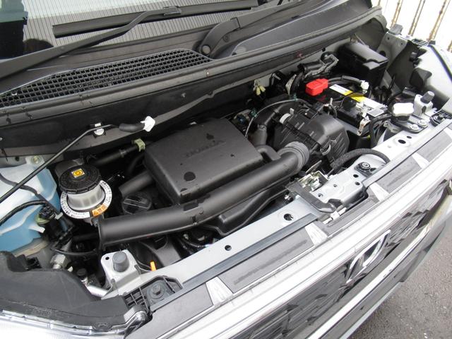 Ｎ－ＢＯＸカスタム コーディネートスタイル　試乗車ＵＰ／運転席＆助手席シートヒーター／コンビニフック付シートバックテーブル（運転席＆助手席）／オートリトラミラー／左右独立式リアセンターアームレスト／グレーステッチ本革巻ステアリングホイール（77枚目）