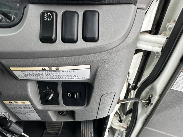 キャンター Ｗキャブ　全低床　積載１．５ｔ　オートマ　リヤヒーター（28枚目）