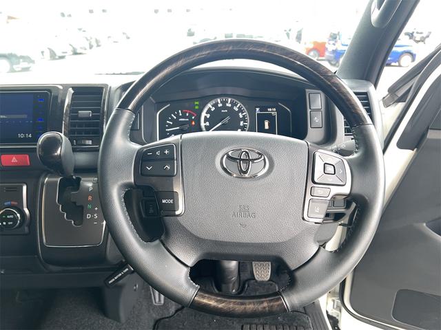 ハイエースバン スーパーGL ダークプライムII 4WD ドライブレコーダー バックカメラ ナビ TV レーンアシスト 衝突被害軽減システム 両側スライドドア オートマチックハイビーム オートライト アルミホイール スマートキー 電動格納ミラー(3枚目)