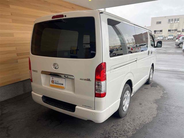 ハイエースバン 　４ＷＤ　ＥＴＣ　バックカメラ　ナビ　ＴＶ　クリアランスソナー　レーンアシスト　衝突被害軽減システム　両側スライドドア　オートマチックハイビーム　オートライト　スマートキー　電動格納ミラー　後席モニター（6枚目）