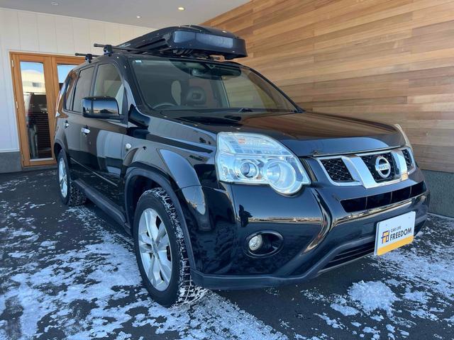 エクストレイル ２０Ｘ　４ＷＤ　ＥＴＣ　バックカメラ　サイドカメラ　サンルーフ　ナビ　ＴＶ　オートライト　アルミホイール　スマートキー　電動格納ミラー　シートヒーター　ＣＶＴ　盗難防止システム　衝突安全ボディ　ＵＳＢ　記録簿（4枚目）