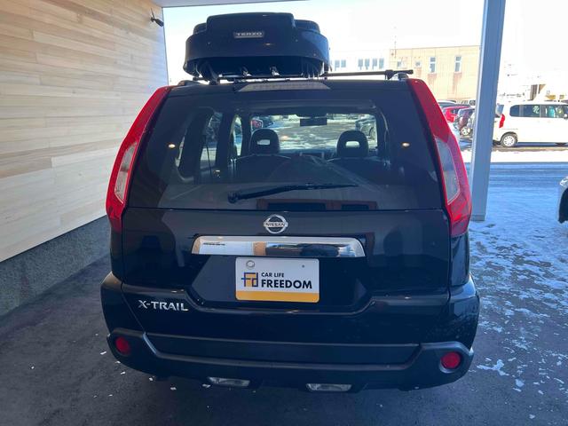 エクストレイル ２０Ｘ　４ＷＤ　ＥＴＣ　バックカメラ　サイドカメラ　サンルーフ　ナビ　ＴＶ　オートライト　アルミホイール　スマートキー　電動格納ミラー　シートヒーター　ＣＶＴ　盗難防止システム　衝突安全ボディ　ＵＳＢ　記録簿（6枚目）