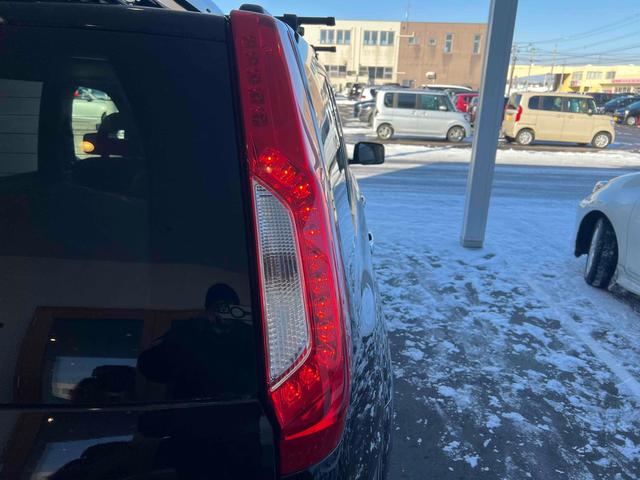 エクストレイル ２０Ｘ　４ＷＤ　ＥＴＣ　バックカメラ　サイドカメラ　サンルーフ　ナビ　ＴＶ　オートライト　アルミホイール　スマートキー　電動格納ミラー　シートヒーター　ＣＶＴ　盗難防止システム　衝突安全ボディ　ＵＳＢ　記録簿（10枚目）