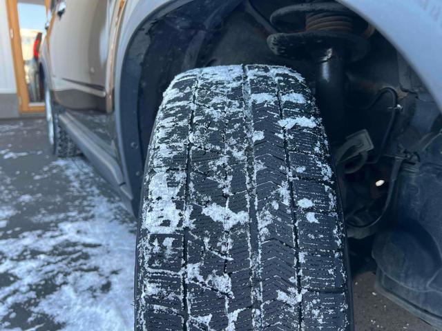 エクストレイル ２０Ｘ　４ＷＤ　ＥＴＣ　バックカメラ　サイドカメラ　サンルーフ　ナビ　ＴＶ　オートライト　アルミホイール　スマートキー　電動格納ミラー　シートヒーター　ＣＶＴ　盗難防止システム　衝突安全ボディ　ＵＳＢ　記録簿（12枚目）