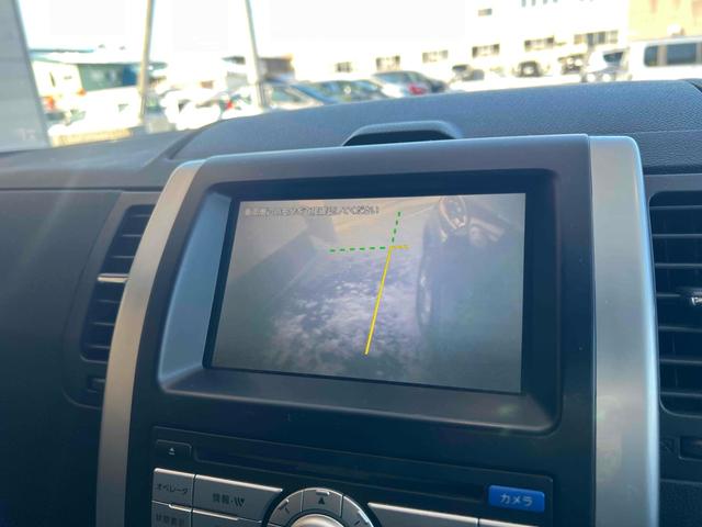 エクストレイル ２０Ｘ　４ＷＤ　ＥＴＣ　バックカメラ　サイドカメラ　サンルーフ　ナビ　ＴＶ　オートライト　アルミホイール　スマートキー　電動格納ミラー　シートヒーター　ＣＶＴ　盗難防止システム　衝突安全ボディ　ＵＳＢ　記録簿（16枚目）