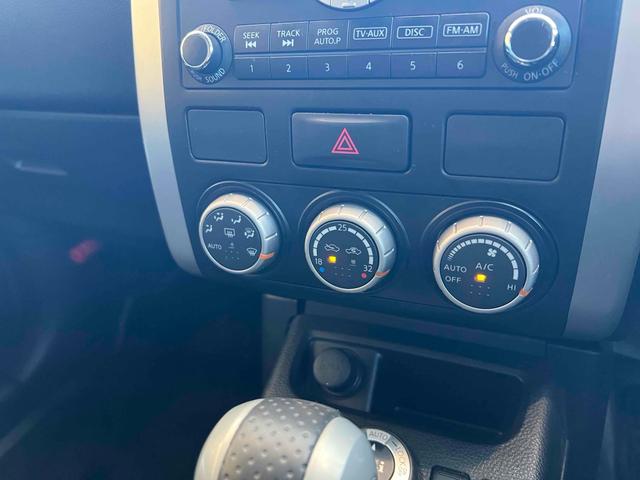 エクストレイル ２０Ｘ　４ＷＤ　ＥＴＣ　バックカメラ　サイドカメラ　サンルーフ　ナビ　ＴＶ　オートライト　アルミホイール　スマートキー　電動格納ミラー　シートヒーター　ＣＶＴ　盗難防止システム　衝突安全ボディ　ＵＳＢ　記録簿（20枚目）