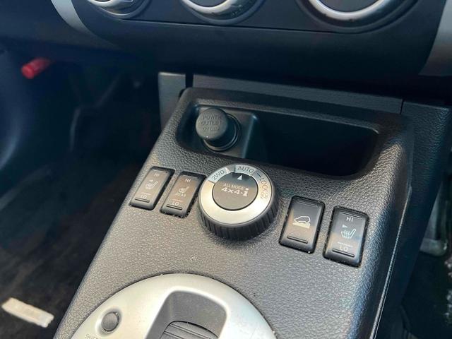 エクストレイル ２０Ｘ　４ＷＤ　ＥＴＣ　バックカメラ　サイドカメラ　サンルーフ　ナビ　ＴＶ　オートライト　アルミホイール　スマートキー　電動格納ミラー　シートヒーター　ＣＶＴ　盗難防止システム　衝突安全ボディ　ＵＳＢ　記録簿（21枚目）