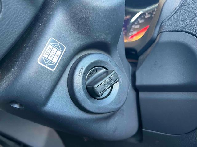 エクストレイル ２０Ｘ　４ＷＤ　ＥＴＣ　バックカメラ　サイドカメラ　サンルーフ　ナビ　ＴＶ　オートライト　アルミホイール　スマートキー　電動格納ミラー　シートヒーター　ＣＶＴ　盗難防止システム　衝突安全ボディ　ＵＳＢ　記録簿（23枚目）