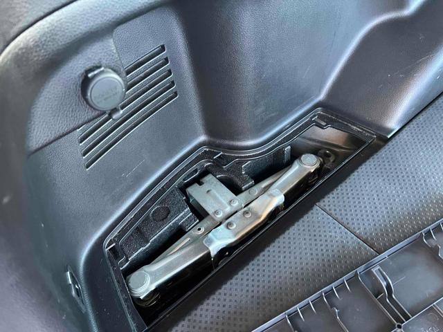 エクストレイル ２０Ｘ　４ＷＤ　ＥＴＣ　バックカメラ　サイドカメラ　サンルーフ　ナビ　ＴＶ　オートライト　アルミホイール　スマートキー　電動格納ミラー　シートヒーター　ＣＶＴ　盗難防止システム　衝突安全ボディ　ＵＳＢ　記録簿（30枚目）