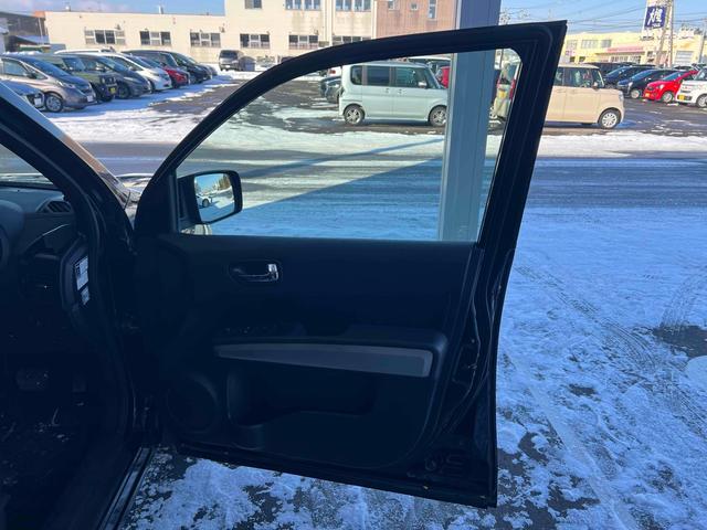 エクストレイル ２０Ｘ　４ＷＤ　ＥＴＣ　バックカメラ　サイドカメラ　サンルーフ　ナビ　ＴＶ　オートライト　アルミホイール　スマートキー　電動格納ミラー　シートヒーター　ＣＶＴ　盗難防止システム　衝突安全ボディ　ＵＳＢ　記録簿（44枚目）