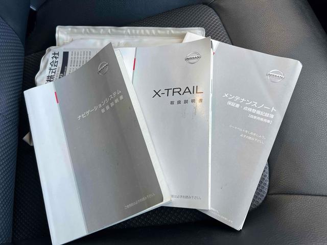 エクストレイル ２０Ｘ　４ＷＤ　ＥＴＣ　バックカメラ　サイドカメラ　サンルーフ　ナビ　ＴＶ　オートライト　アルミホイール　スマートキー　電動格納ミラー　シートヒーター　ＣＶＴ　盗難防止システム　衝突安全ボディ　ＵＳＢ　記録簿（55枚目）