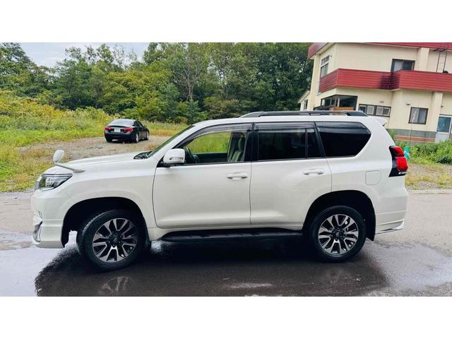 ランドクルーザープラド ＴＸ　Ｌパッケージ　４ＷＤ　ドライブレコーダー　バックカメラ　オートクルーズコントロール　レーンアシスト　衝突被害軽減システム　サンルーフ　ナビ　ＴＶ　オートマチックハイビーム　オートライト　ＬＥＤヘッドランプ（25枚目）