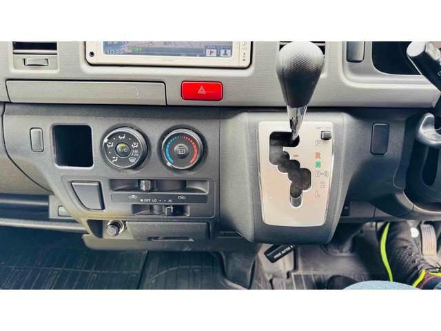 ハイエースバン 　４ＷＤ　バックカメラ　ナビ　スライドドア　ＡＴ　Ｂｌｕｅｔｏｏｔｈ　エアコン　パワーウィンドウ　運転席エアバッグ（12枚目）
