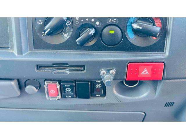 エルフトラック 　ＡＴ　後輪ダブル　レーンアシスト　ＥＴＣ　バックカメラ　スマートキー　アイドリングストップ　電動格納ミラー　ＥＳＣ　エアコン　パワーウィンドウ　運転席エアバッグ（9枚目）