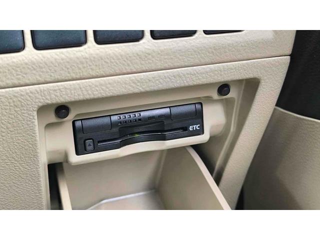 ヴェルファイア ２．４Ｘ　４ＷＤ　ＥＴＣ　バックカメラ　ナビ　クリアランスソナー　両側電動スライドドア　オートライト　ＨＩＤ　スマートキー　後席モニター　３列シート　ＣＶＴ　アルミホイール　盗難防止システム　衝突安全ボディ（3枚目）