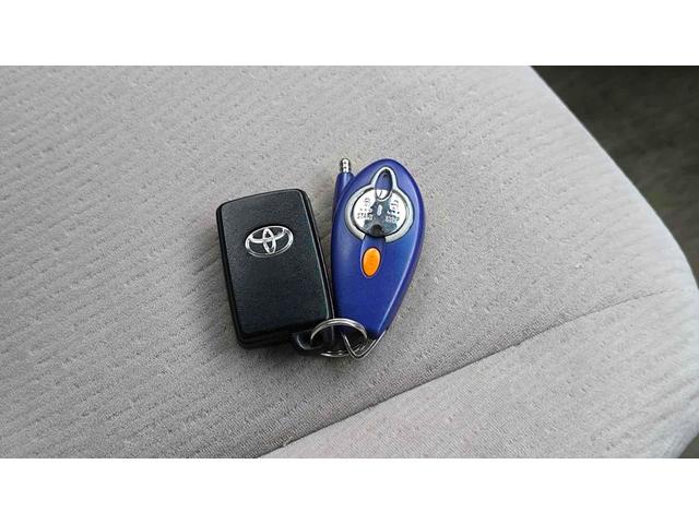 ヴェルファイア ２．４Ｘ　４ＷＤ　ＥＴＣ　バックカメラ　ナビ　クリアランスソナー　両側電動スライドドア　オートライト　ＨＩＤ　スマートキー　後席モニター　３列シート　ＣＶＴ　アルミホイール　盗難防止システム　衝突安全ボディ（24枚目）