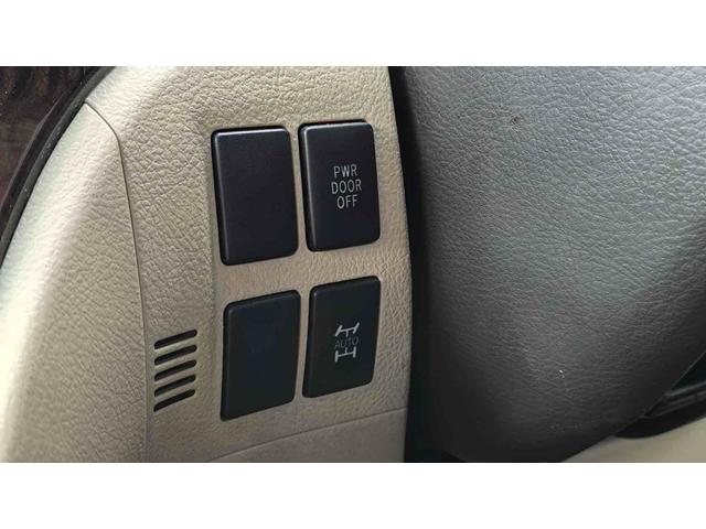 ヴェルファイア ２．４Ｘ　４ＷＤ　ＥＴＣ　バックカメラ　ナビ　クリアランスソナー　両側電動スライドドア　オートライト　ＨＩＤ　スマートキー　後席モニター　３列シート　ＣＶＴ　アルミホイール　盗難防止システム　衝突安全ボディ（25枚目）