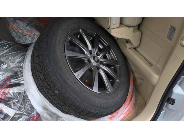 ヴェルファイア ２．４Ｘ　４ＷＤ　ＥＴＣ　バックカメラ　ナビ　クリアランスソナー　両側電動スライドドア　オートライト　ＨＩＤ　スマートキー　後席モニター　３列シート　ＣＶＴ　アルミホイール　盗難防止システム　衝突安全ボディ（28枚目）