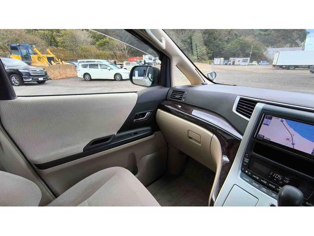 ヴェルファイア ２．４Ｘ　４ＷＤ　ＥＴＣ　バックカメラ　ナビ　クリアランスソナー　両側電動スライドドア　オートライト　ＨＩＤ　スマートキー　後席モニター　３列シート　ＣＶＴ　アルミホイール　盗難防止システム　衝突安全ボディ（39枚目）
