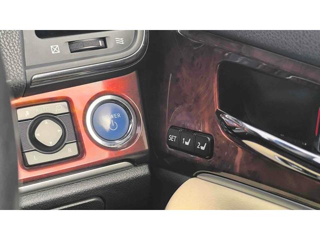 クラウンマジェスタ Four 4WD ETC クリアランスソナー オートクルーズコントロール 衝突被害軽減システム バックカメラ ナビ TV アルミホイール オートマチックハイビーム オートライト LEDヘッドランプ CVT(7枚目)