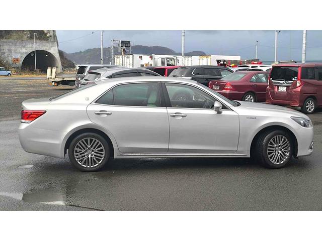 クラウンマジェスタ Four 4WD ETC クリアランスソナー オートクルーズコントロール 衝突被害軽減システム バックカメラ ナビ TV アルミホイール オートマチックハイビーム オートライト LEDヘッドランプ CVT(21枚目)