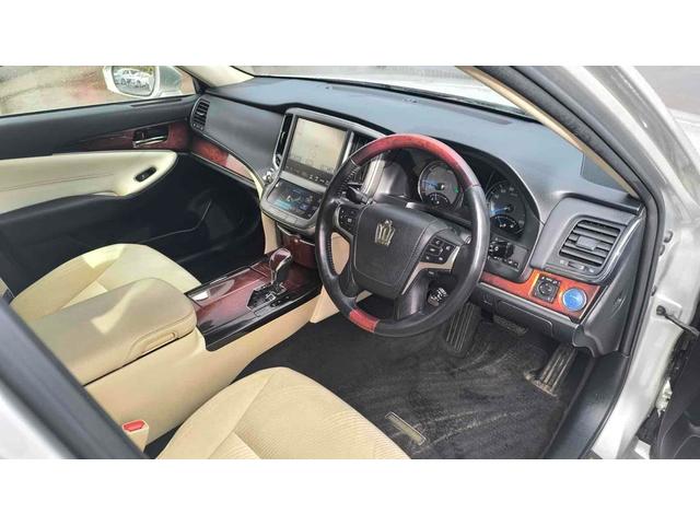 クラウンマジェスタ Four 4WD ETC クリアランスソナー オートクルーズコントロール 衝突被害軽減システム バックカメラ ナビ TV アルミホイール オートマチックハイビーム オートライト LEDヘッドランプ CVT(24枚目)