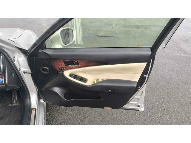 クラウンマジェスタ Four 4WD ETC クリアランスソナー オートクルーズコントロール 衝突被害軽減システム バックカメラ ナビ TV アルミホイール オートマチックハイビーム オートライト LEDヘッドランプ CVT(25枚目)