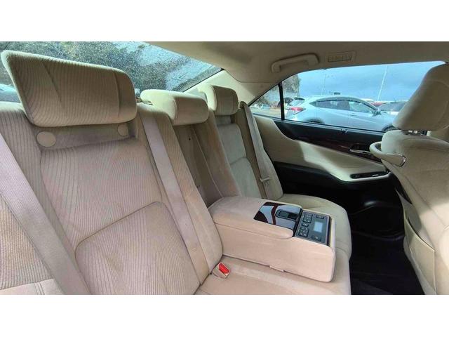 クラウンマジェスタ Four 4WD ETC クリアランスソナー オートクルーズコントロール 衝突被害軽減システム バックカメラ ナビ TV アルミホイール オートマチックハイビーム オートライト LEDヘッドランプ CVT(27枚目)