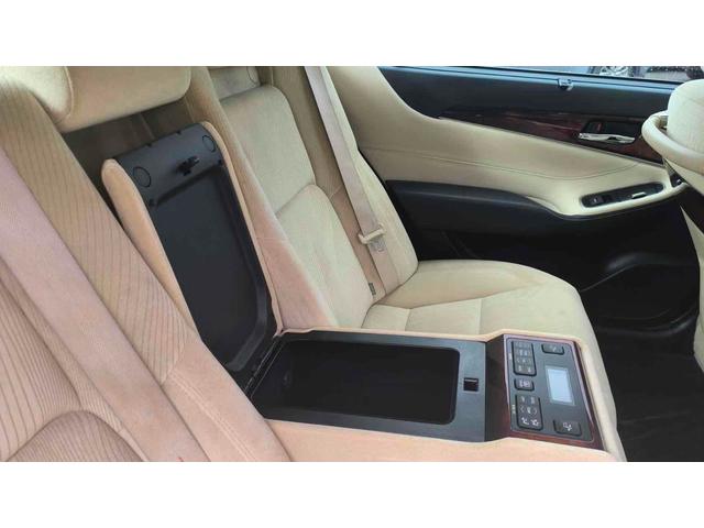 クラウンマジェスタ Four 4WD ETC クリアランスソナー オートクルーズコントロール 衝突被害軽減システム バックカメラ ナビ TV アルミホイール オートマチックハイビーム オートライト LEDヘッドランプ CVT(30枚目)