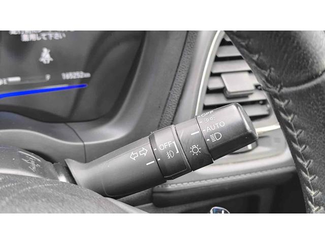 ヴェゼル ハイブリッドＸ・Ｌパッケージ　４ＷＤ　ドライブレコーダー　ＥＴＣ　バックカメラ　オートクルーズコントロール　衝突被害軽減システム　ナビ　オートライト　ＬＥＤヘッドランプ　アルミホイール　スマートキー　シートヒーター　ＡＴ（9枚目）