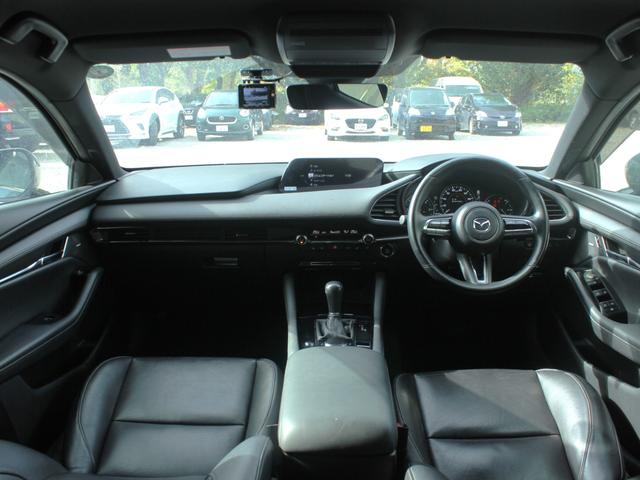 ＭＡＺＤＡ３ファストバック ＸＤ　Ｌパッケージ　３６０°セーフティパッケージ　マツダコネクト　冬タイヤ有り　ＢＯＳＥサウンドシステム　１２スピーカー　前後ドラレコ　純正エンジンスターター　オートクルーズ　フルセグＴＶ　Ｂｌｕｅｔｏｏｔｈ　ＥＴＣ（3枚目）