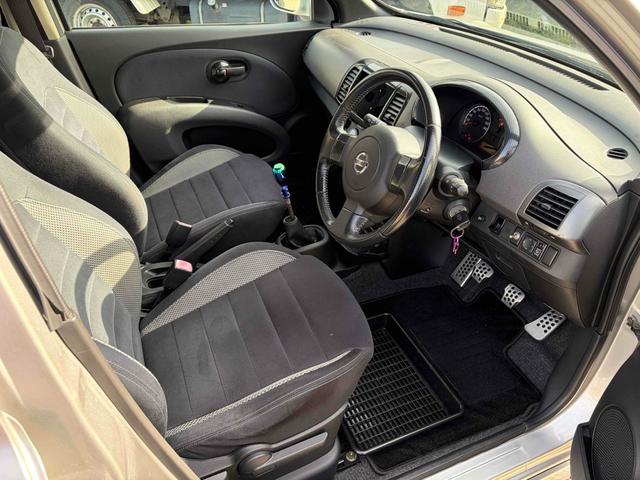 マーチ １２ＳＲ　アルミホイール　キーレスエントリー　電動格納ミラー　ＭＴ　エアコン　パワーステアリング　パワーウィンドウ（2枚目）